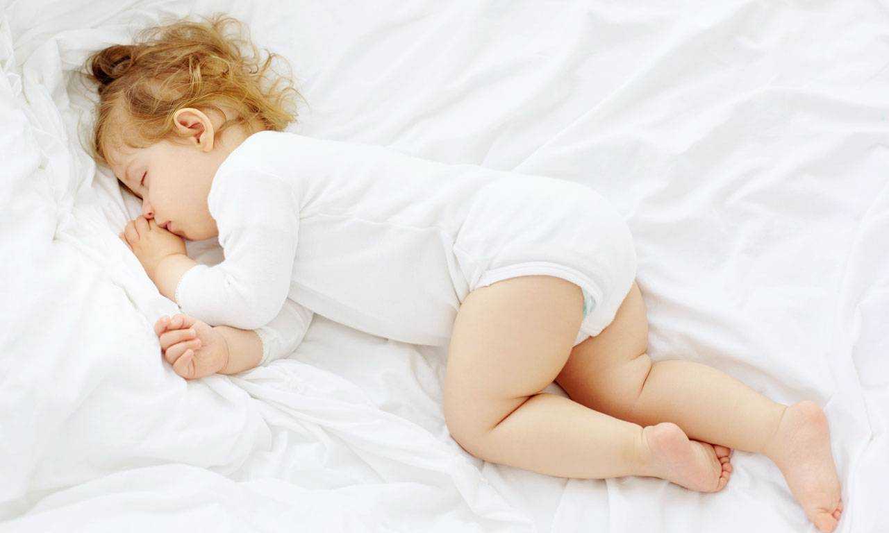 Ребенок хочет спать, но не может уснуть | уроки для мам