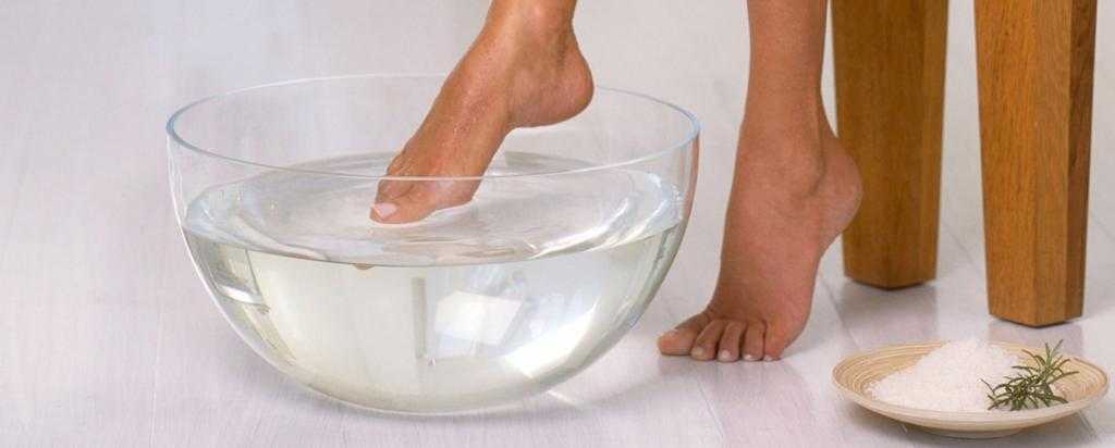 Можно ли парить ноги при беременности: разрешается ли беременным делать горячую ванну, к чему это может привести, как парить ноги
