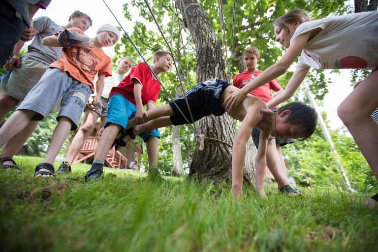 Летние пришкольные лагеря: летнее приключение для младших школьников