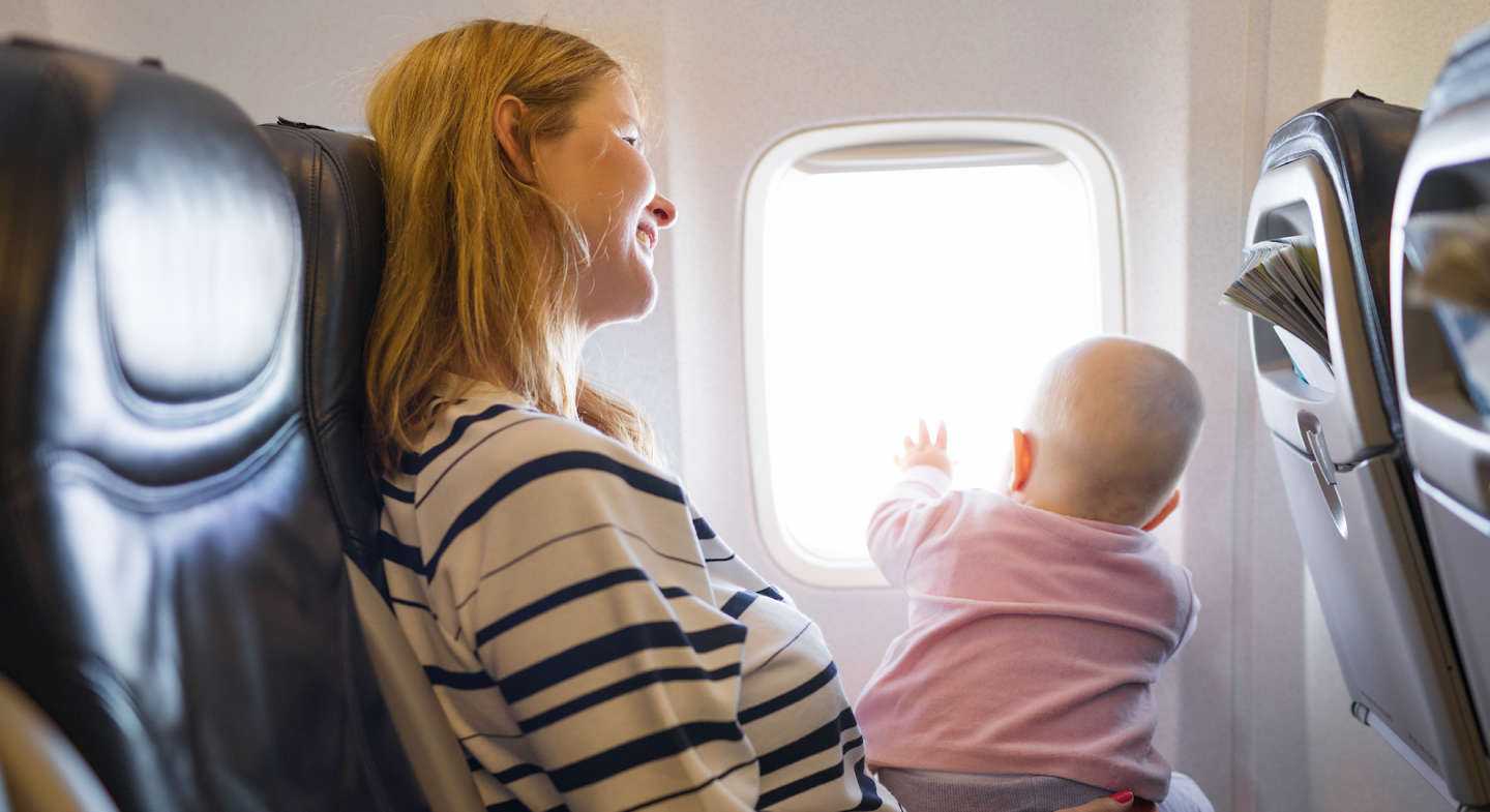 В самолете с новорожденным: что нужно знать