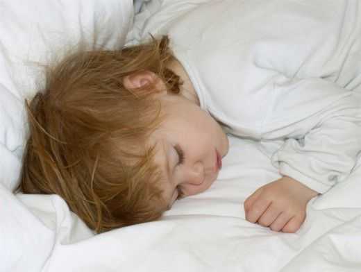 Ребенок потеет во сне после болезни: сильно, как лечить