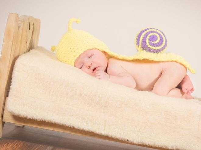 Как уложить спать новорожденного и грудничка?