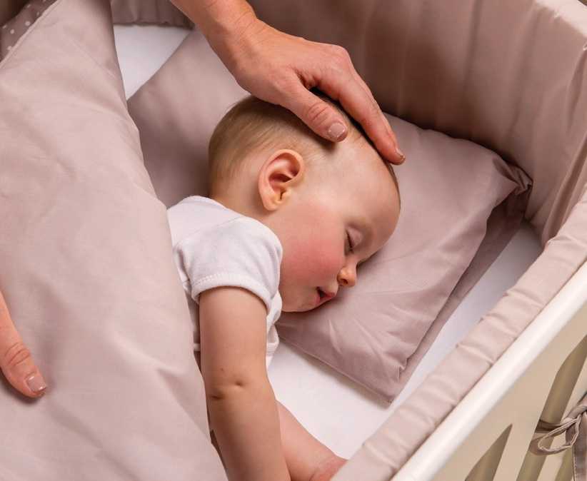 Ортопедическая подушка для новорожденных: преимущества и недостатки