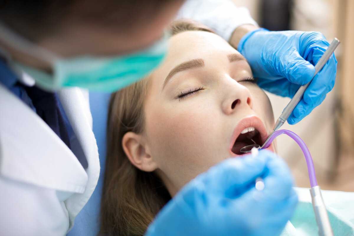 Можно ли лечить зубы с анестезией при беременности и какие риски?