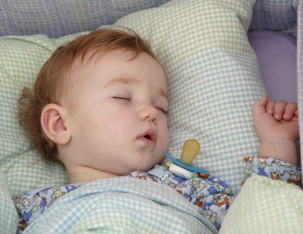 Почему ребенок в год плохо спит ночью, часто просыпается