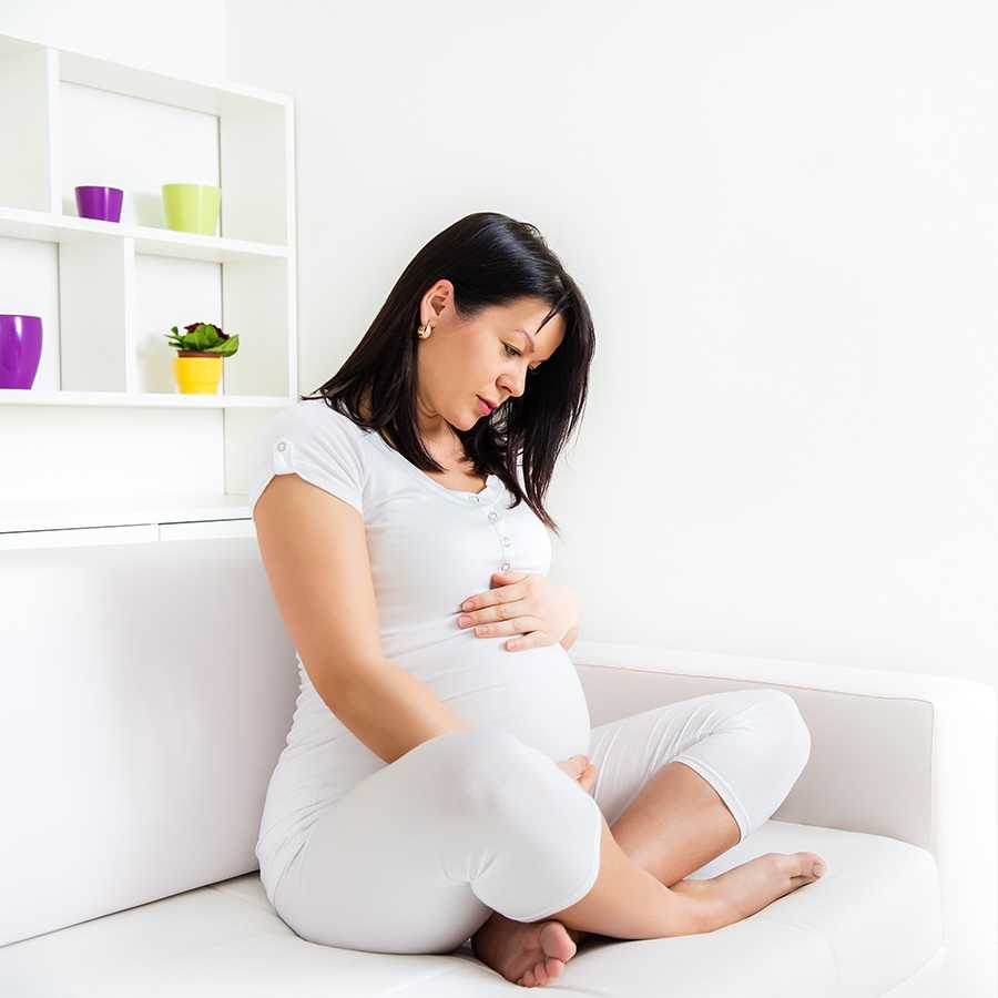 Тянущие боли внизу живота как при месячных на 2 неделе беременности: причины и лечение
