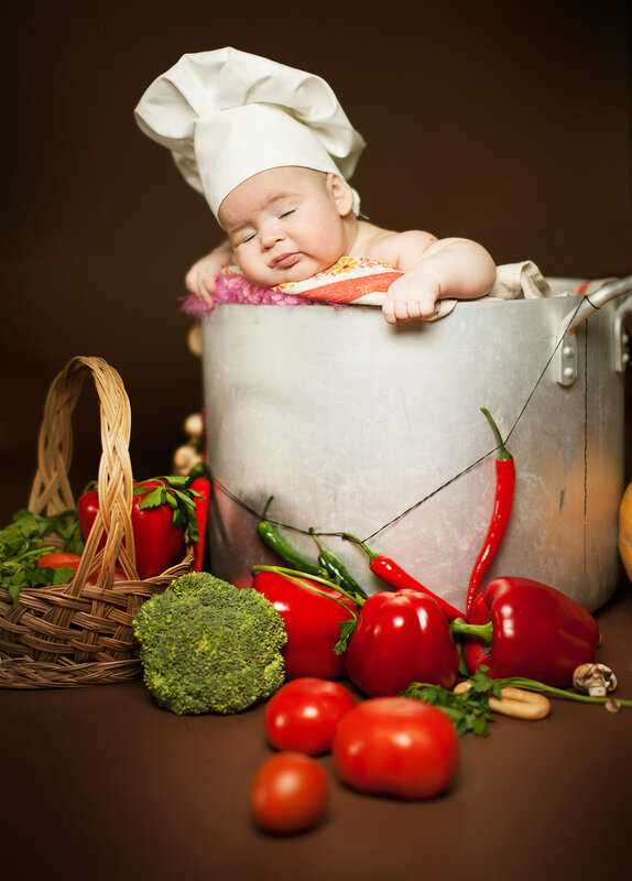 Маленький поваренок — чем и как занять ребенка на кухне