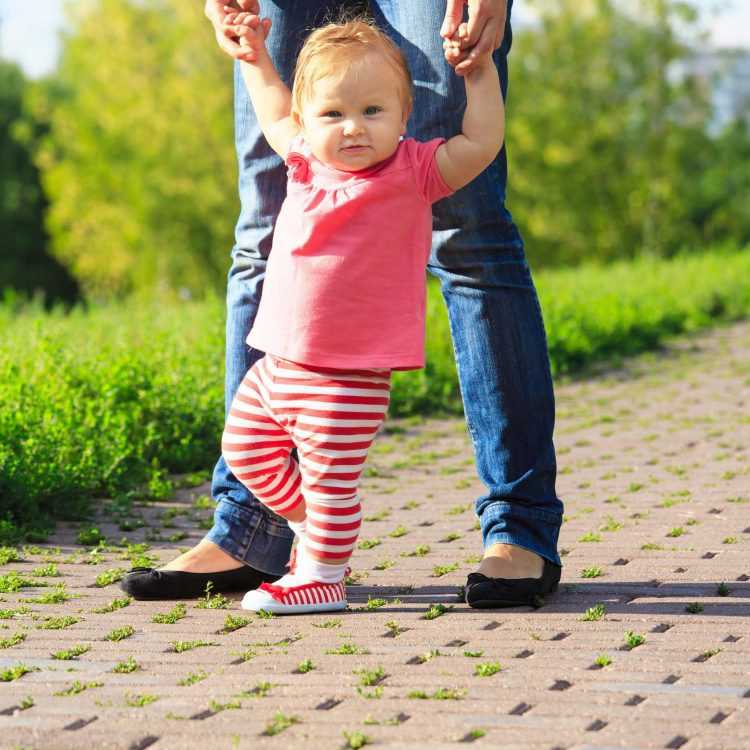 Как научить ребенка ходить самостоятельно