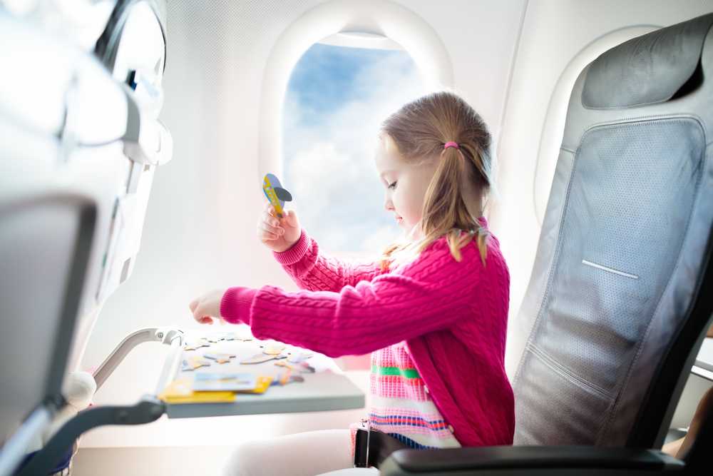 Ребенок в самолете. разбор полета для детей до 2 лет