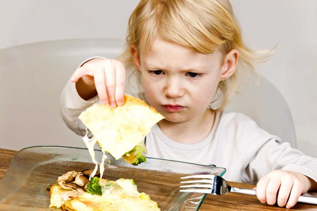 Почему ребёнок в год не хочет есть | уроки для мам