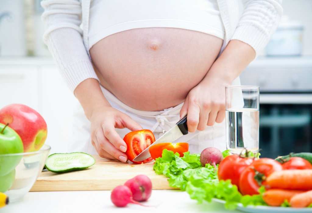 Какие фрукты полезны при беременности: нельзя есть мочегонные на ранних сроках