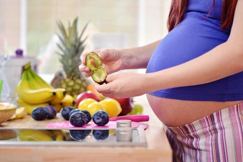 Питание беременной в первом триместре: что нужно кушать ранних сроках, меню и рацион женщины – список продуктов на каждый день, правильная еда при токсикозе