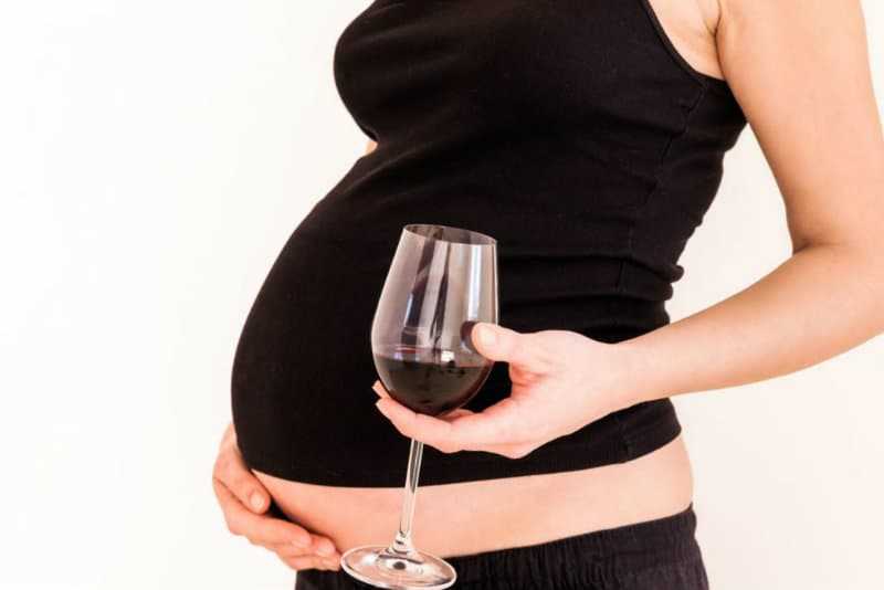 Можно ли пить на ранних сроках беременности алкогольные напитки