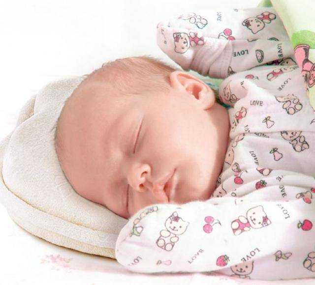 Можно ли без последствий спать новорождённому малышу на животе