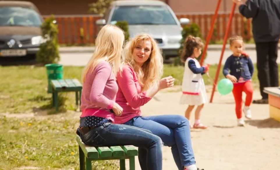 Поведение на детской площадке. о чём важно знать родителям.