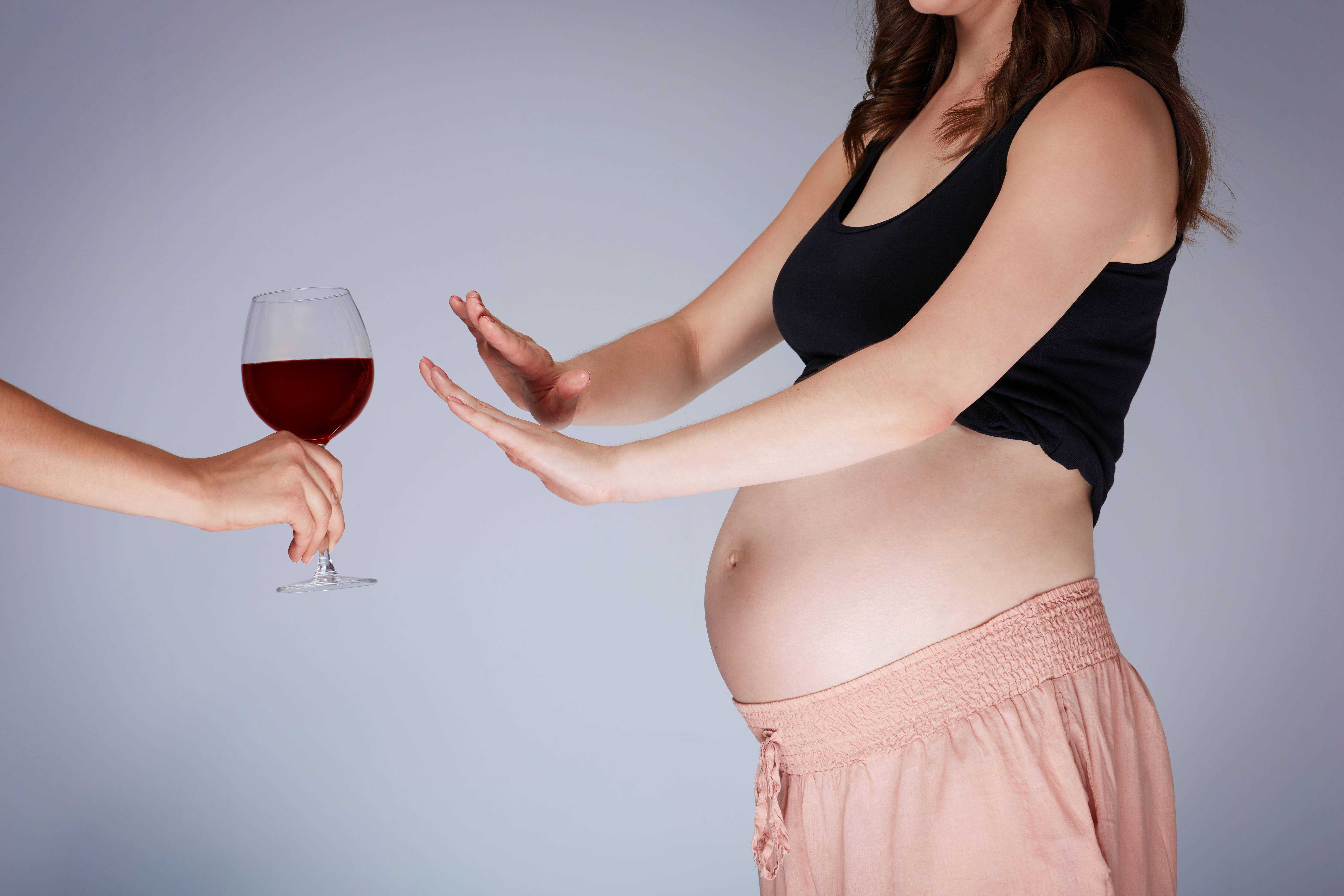 Можно ли беременным вино: советы специалистов
