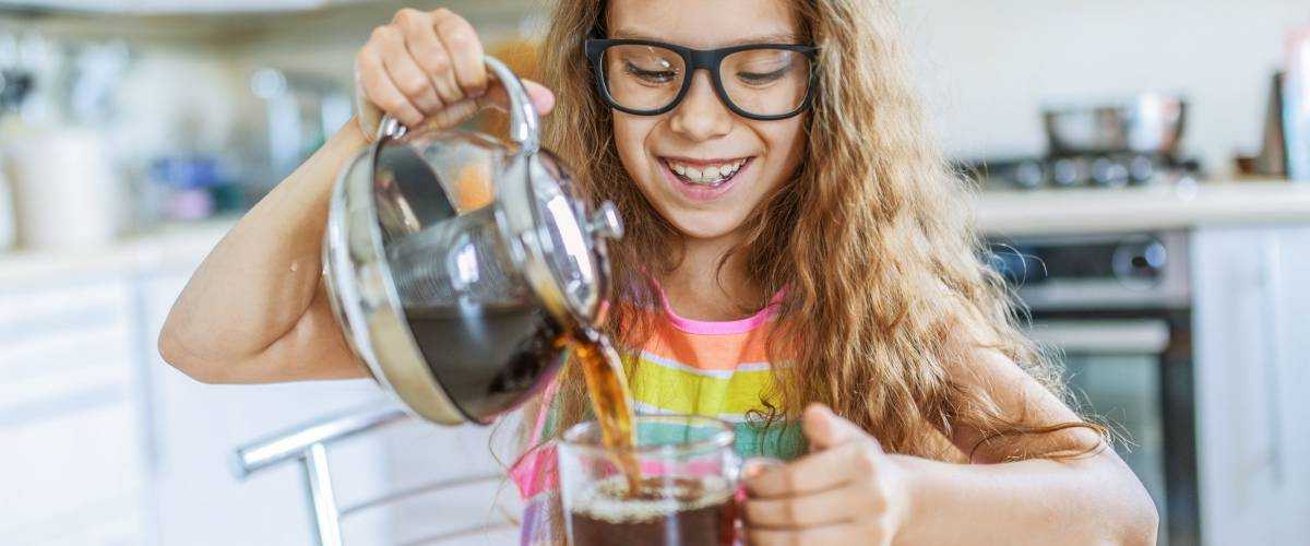 С какого возраста можно пить кофе детям: сколько лет должно исполниться