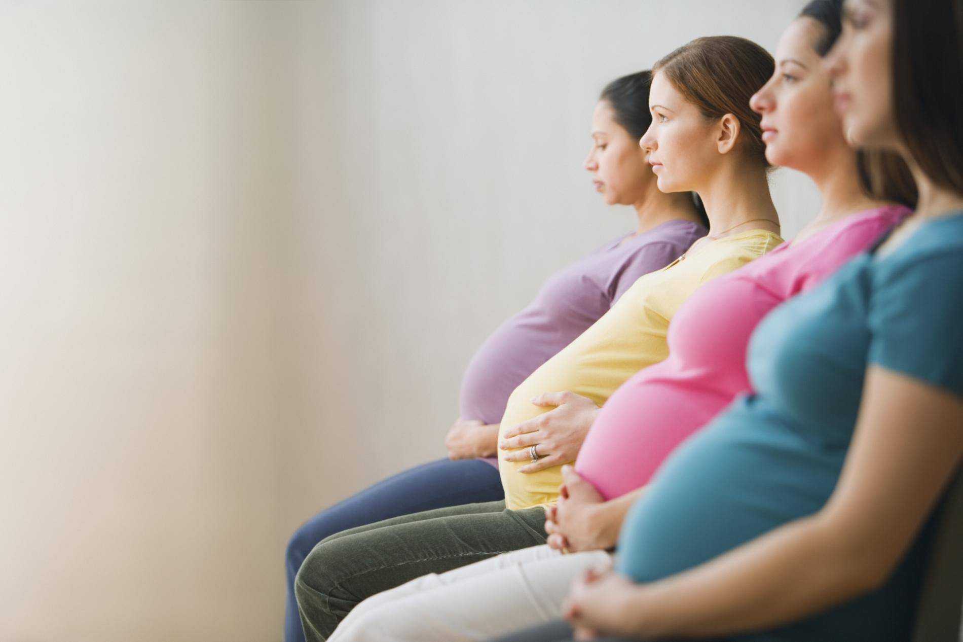 Шевеления ребенка при первой беременности: когда начинаются и на что похожи