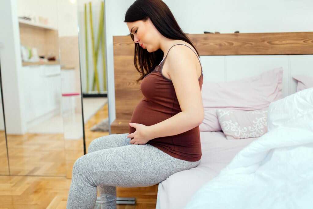 Почему беременным нельзя ходить на каблуках? допустимая высота каблука при беременности