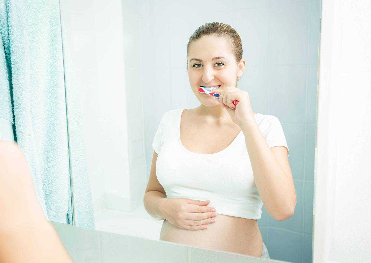 Как проводится чистка и отбеливание зубов при беременности Существуют ли противопоказания к процедуре Насколько она полезна Степень безопасности для плода