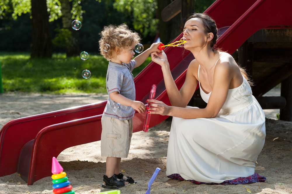 Детская площадка – радость общения. мамы на детской площадке