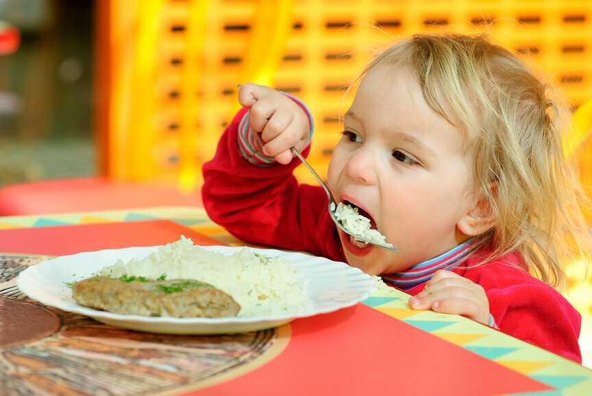Кушать подано или что надо знать родителям о введении прикорма