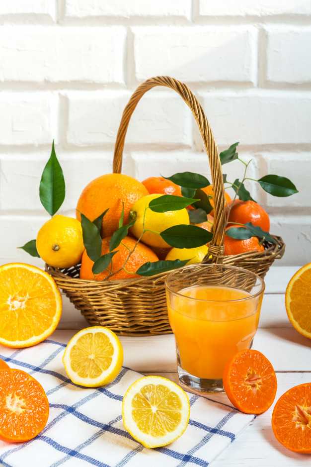 День апельсина и лимона картинки. Корзина с апельсинами. Апельсин и лимон. Цитрусовые в корзинке. Корзина с цитрусами.