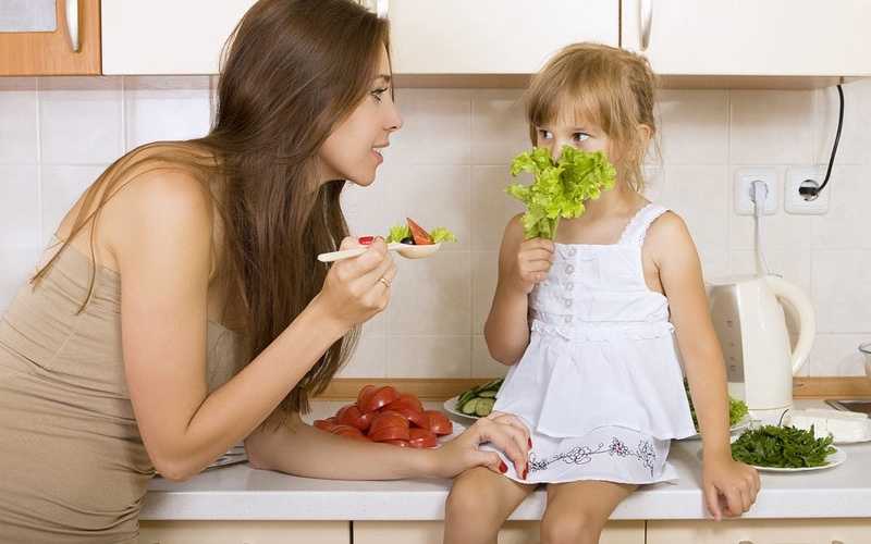 Как неправильно кормить ребенка?