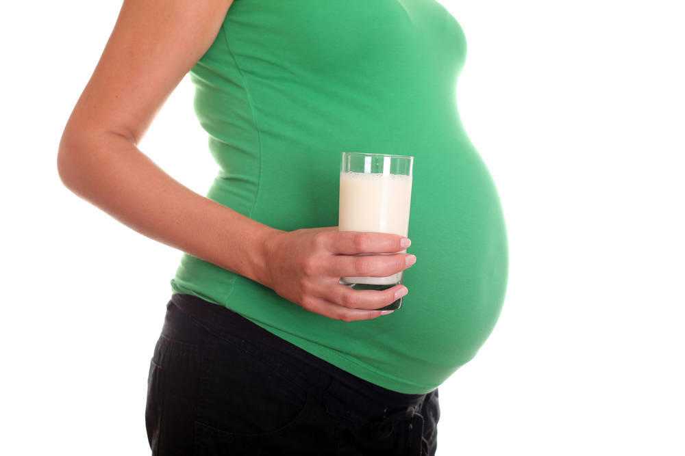 Можно ли пить молоко при беременности: польза или вред?
