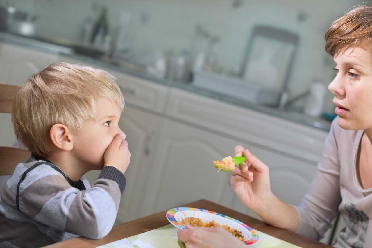 К чему приводит неправильный прикорм маленького ребенка?