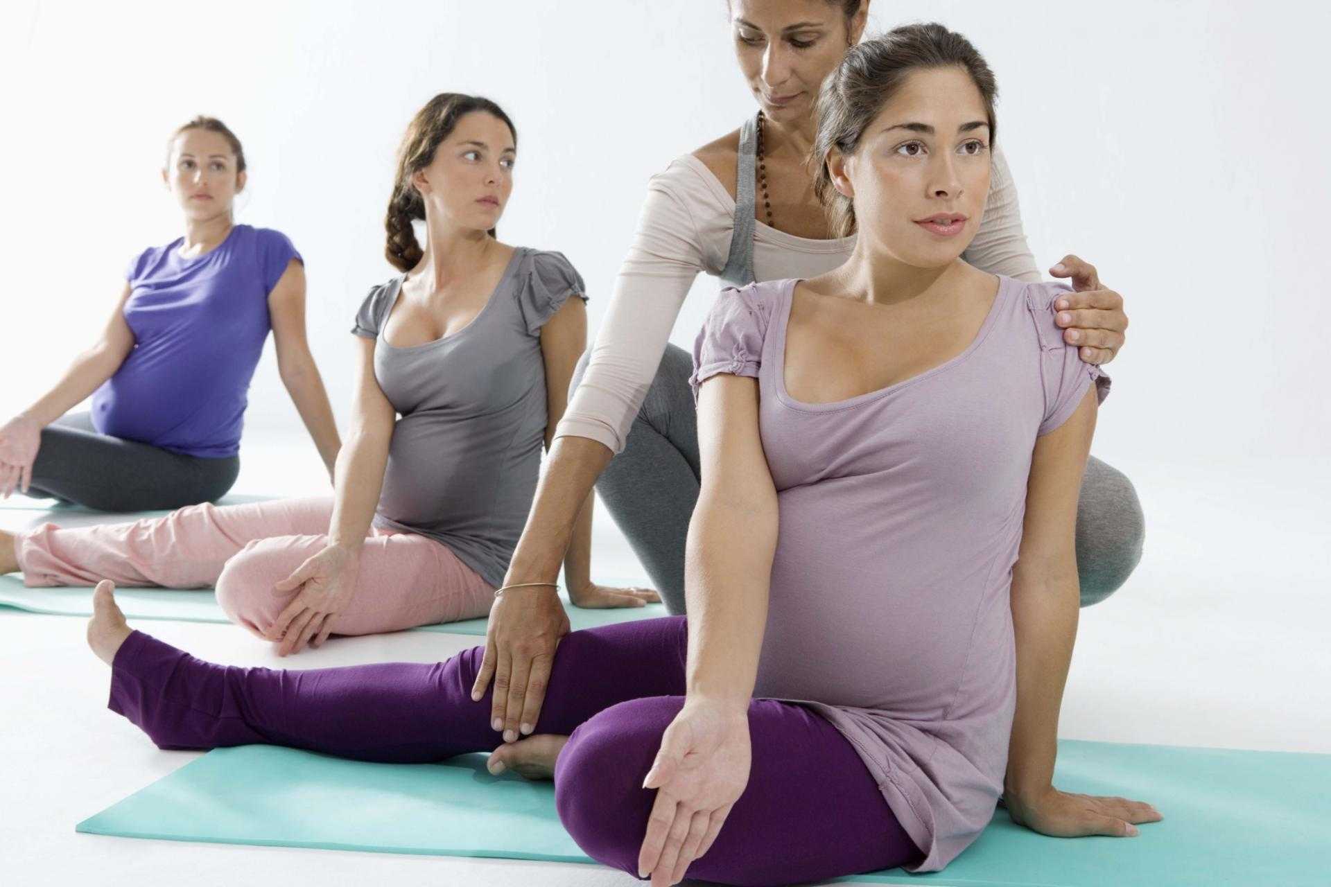 Йога при беременности (на 1, 2 или 3 триместре): можно ли заниматься, польза, упражнения и другие особенности + видео