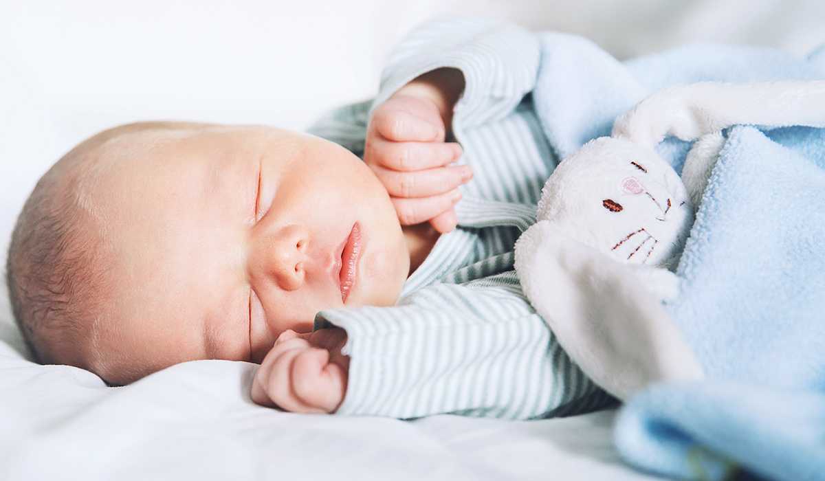 Новорожденный или грудничок много спит: повод для радости или беспокойства?