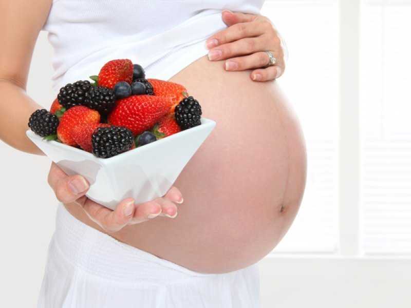 Груша при беременности: польза и вред, можно ли кушать на поздних сроках и кому стоит полностью от нее отказаться в сыром виде на протяжение всей беременности