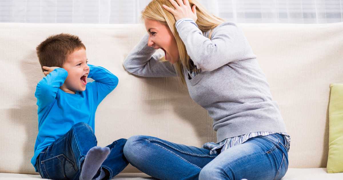 Ребенок ужасно ведет себя с мамой. почему так бывает — психолог екатерина бурмистрова