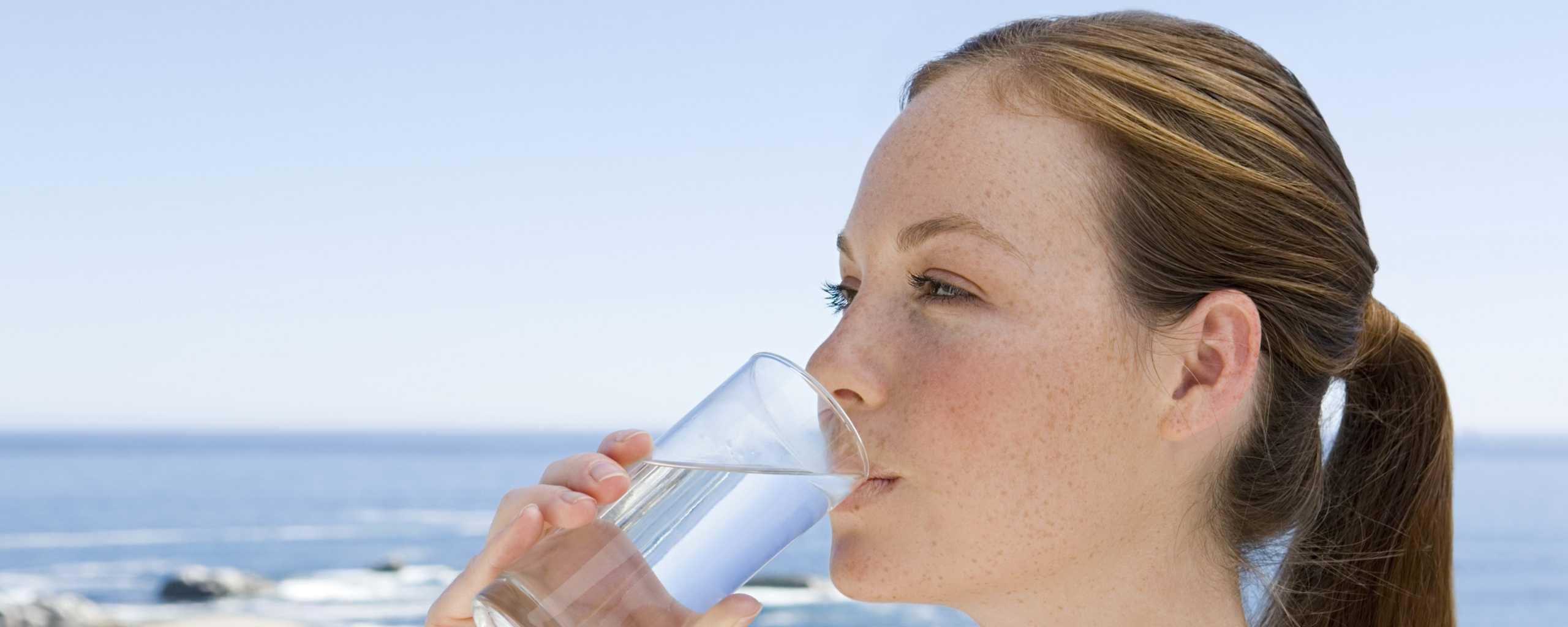 Вред и польза газированной минеральной воды для мужчин, женщин и детей: можно ли пить минералку с газом каждый день?