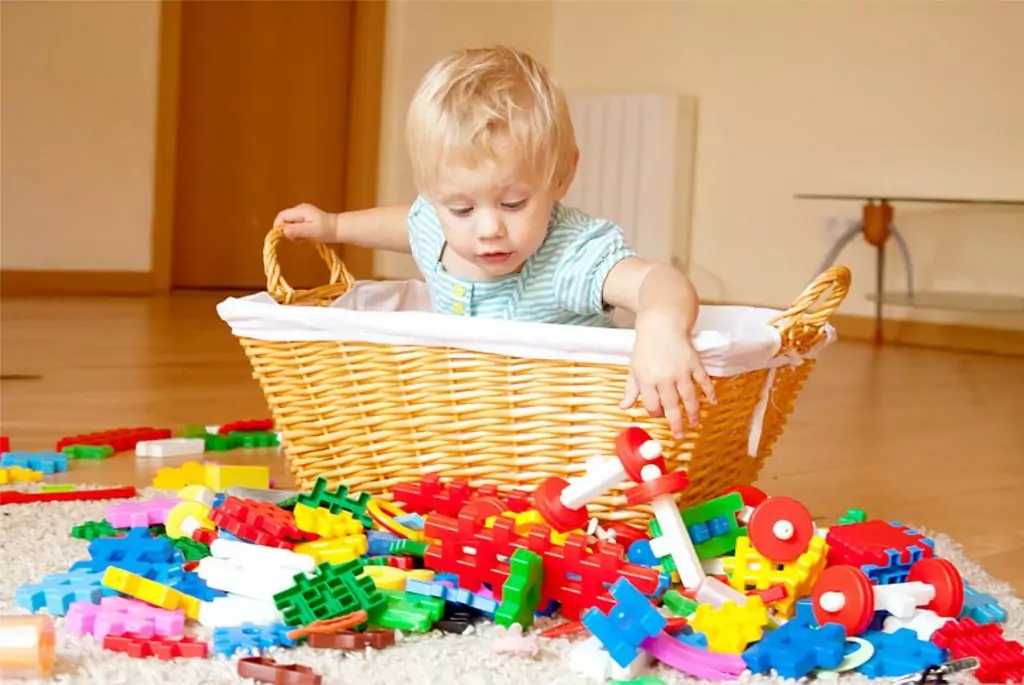 Как приучить ребенка убирать за собой игрушки | важные правила