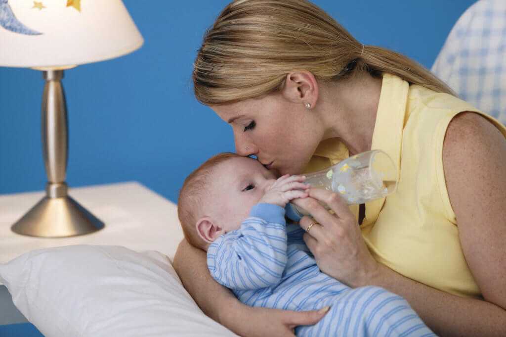 Ребенок плачет при кормлении грудным молоком | уроки для мам