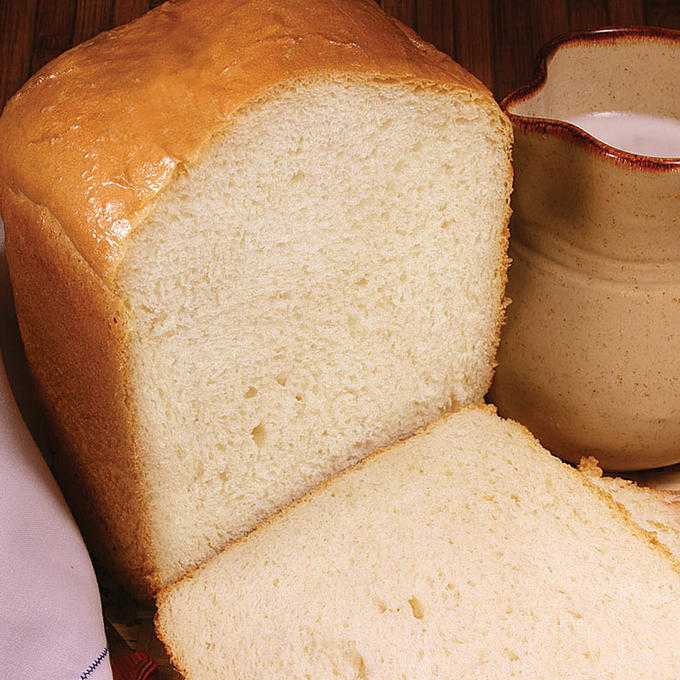 Белый хлеб с молоком рецепт. Хлеб на молочной сыворотке. Пшеничный хлеб. Белый хлеб. Дрожжи для хлеба.