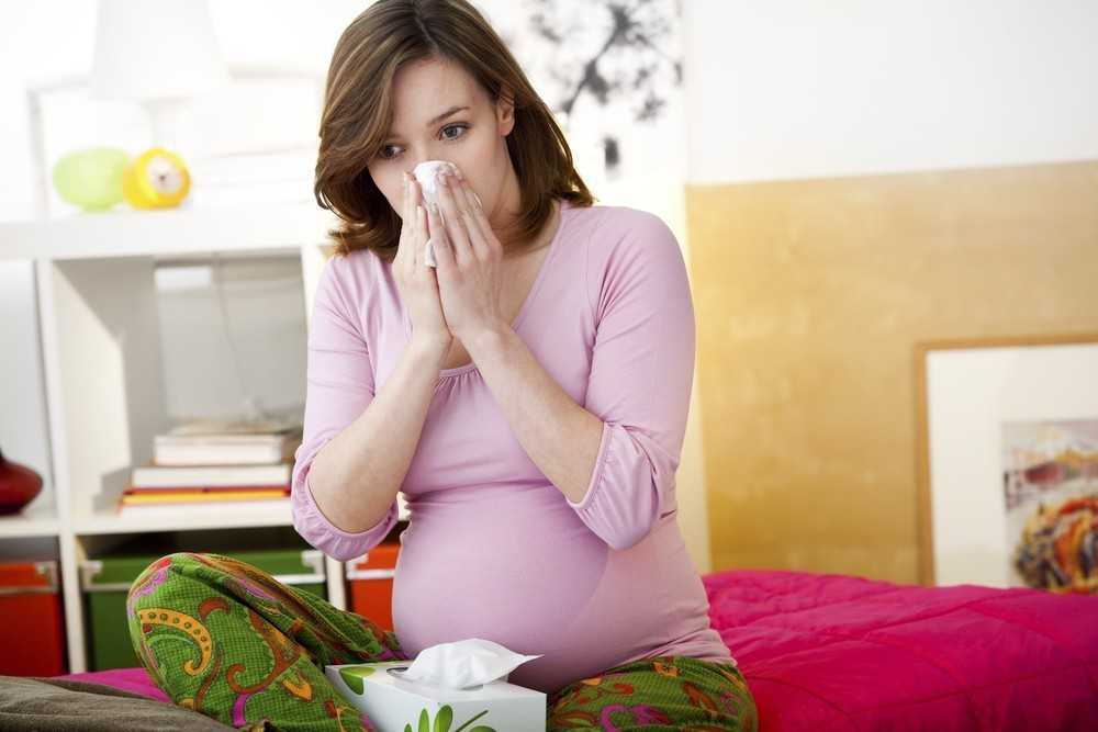 Что делать, если при беременности болит горло, чем можно лечить на 1, 2 и 3 триместре