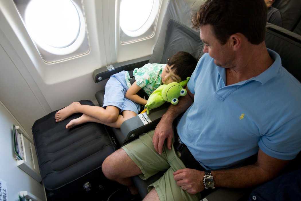 Можно ли перевозить детскую коляску в самолете