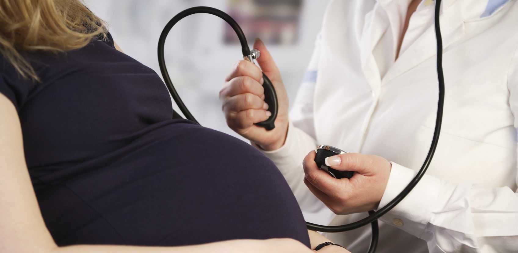 Высокое (повышенное) давление при беременности - на ранних сроках, чем опасно, симптомы и что делать