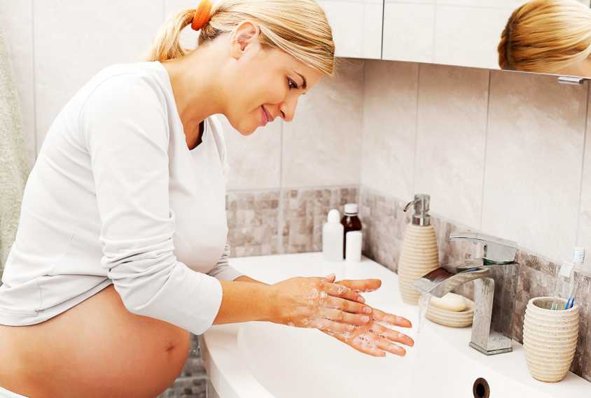 Можно ли принимать ванну во время беременности Как правильно принимать ванну: техника безопасности для будущей мамы