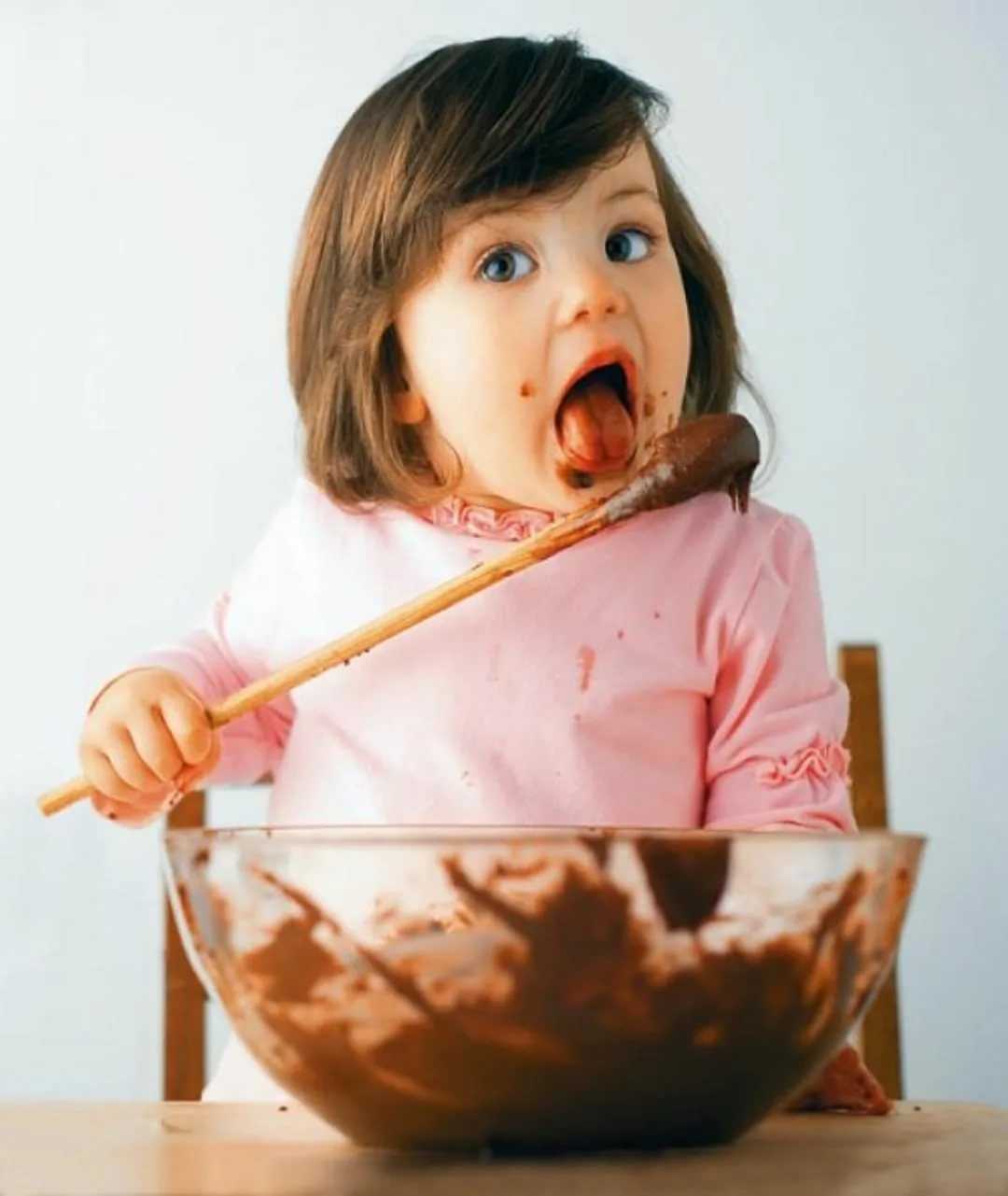 5 причин, по которым ваш ребенок переедает сладостями