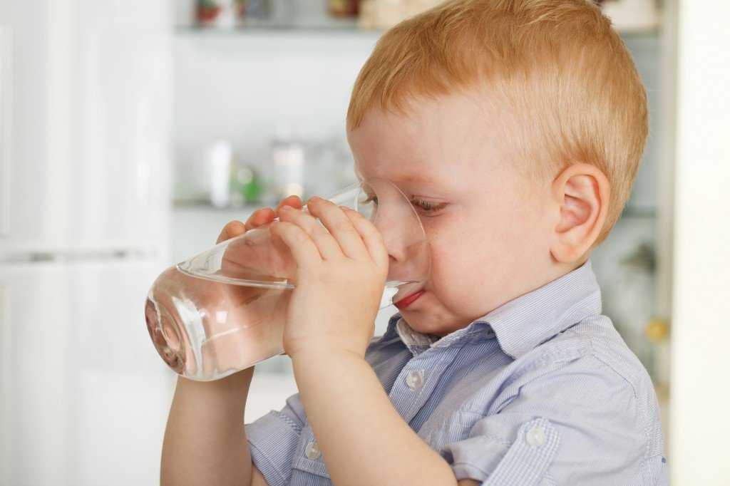 Разбираем вопрос: сколько воды должен выпивать ребенок в день?