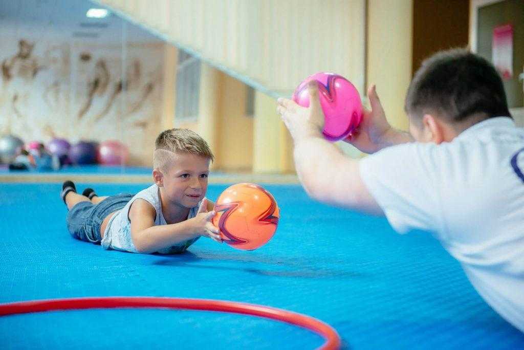 Фотографии детей в спортзале