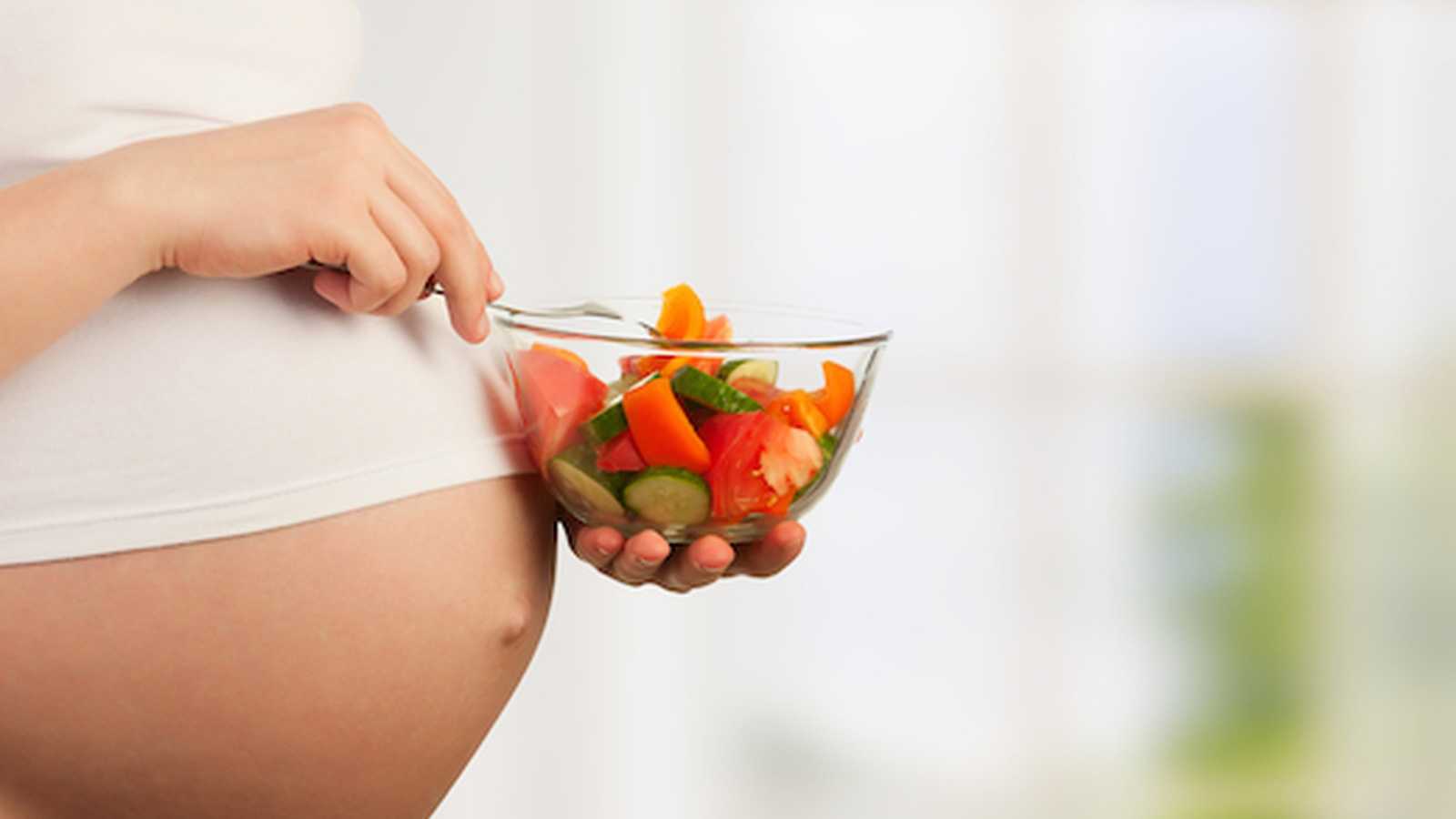 Болгарский перец при грудном вскармливании: можно ли есть сладкий овощ во время гв, в частности, в первый месяц, пока малыш новорожденный и когда вводить ребенку?