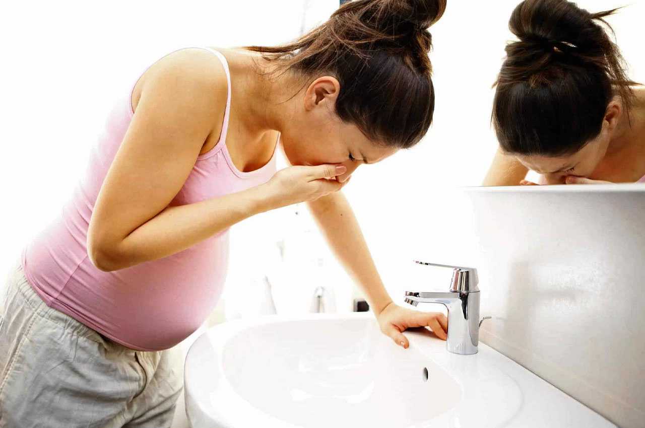 Беременность – это такое состояние при котором традиционные методы лечения не всегда подходят поэтому даже понос при беременности нужно лечить осторожно