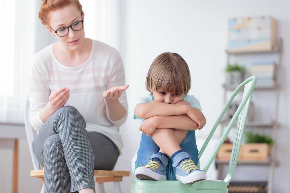 Что делать, если ребёнок стыдится родителей. как воспитывать ребенка в бедной семье
