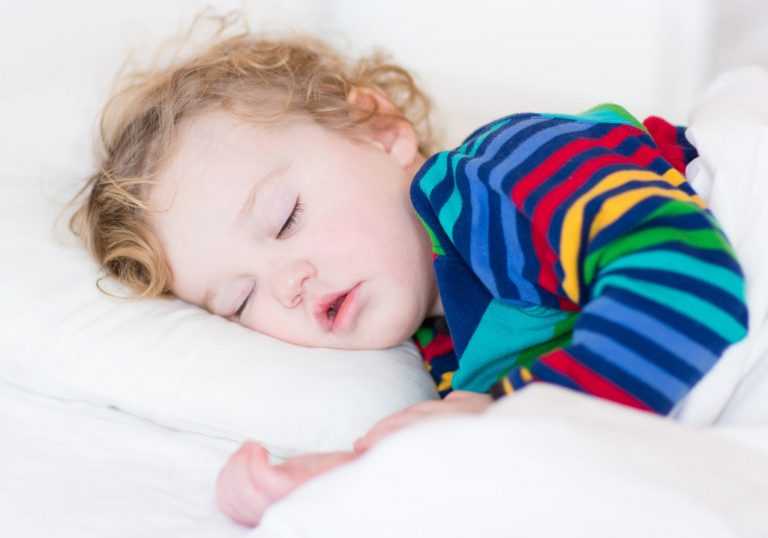 Доктор комаровский: почему ребенок во сне скрипит зубами?