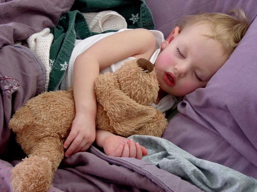 Как уложить ребенка спать за 5 минут | уроки для мам